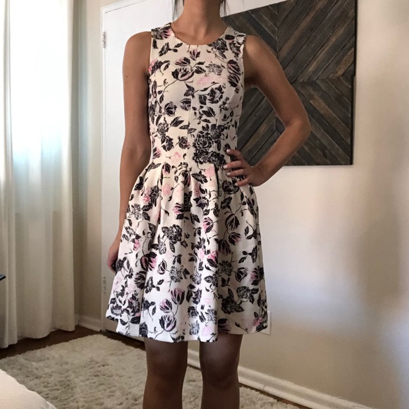 H&M Dresses & Skirts - H&M Fit & Flare Floral Dress Scuba Material